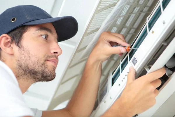 Air conditioning contractor Offering Complete AC Services