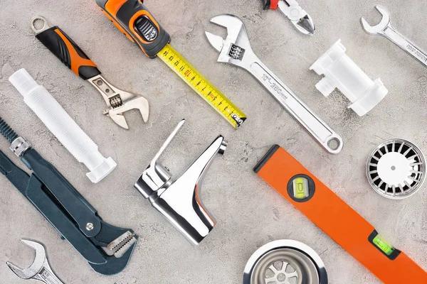 Practical Tips for Managing a Plumbing Emergency While Waiting for Help