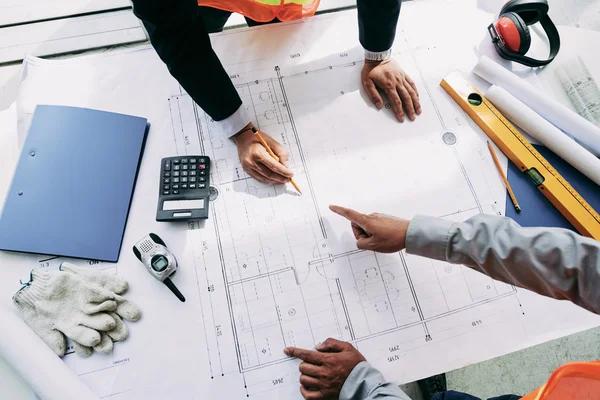 What to Look for When Hiring custom pool builders